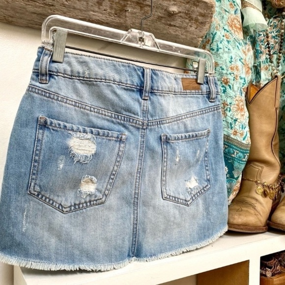 Trendy distressed rustic denim/jean boho mini skirt w country/ western vibe - Picture 2 of 4